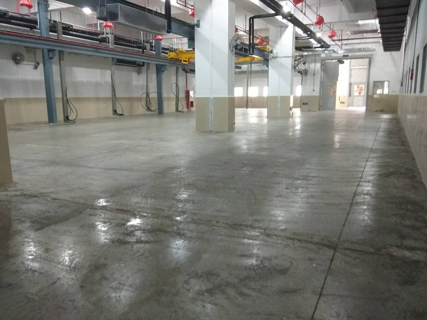 為什么我不爽快地告訴你環(huán)氧地坪漆施工價格是多少錢一平方？