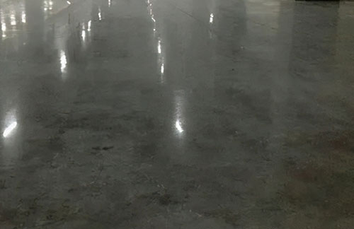 廈門固化劑地坪比普通地坪更防滑更安全嗎？